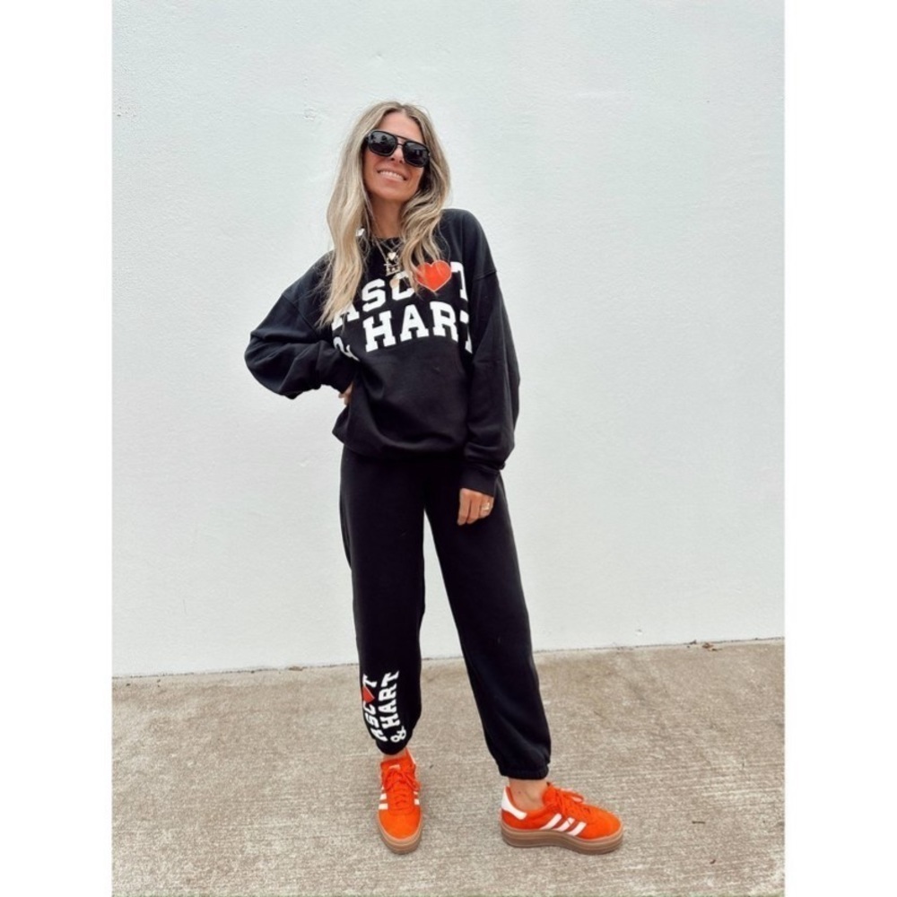 Women's Ascot + Hart Fleece Heart Graphic
Pullover Sweatshirt - Black new
